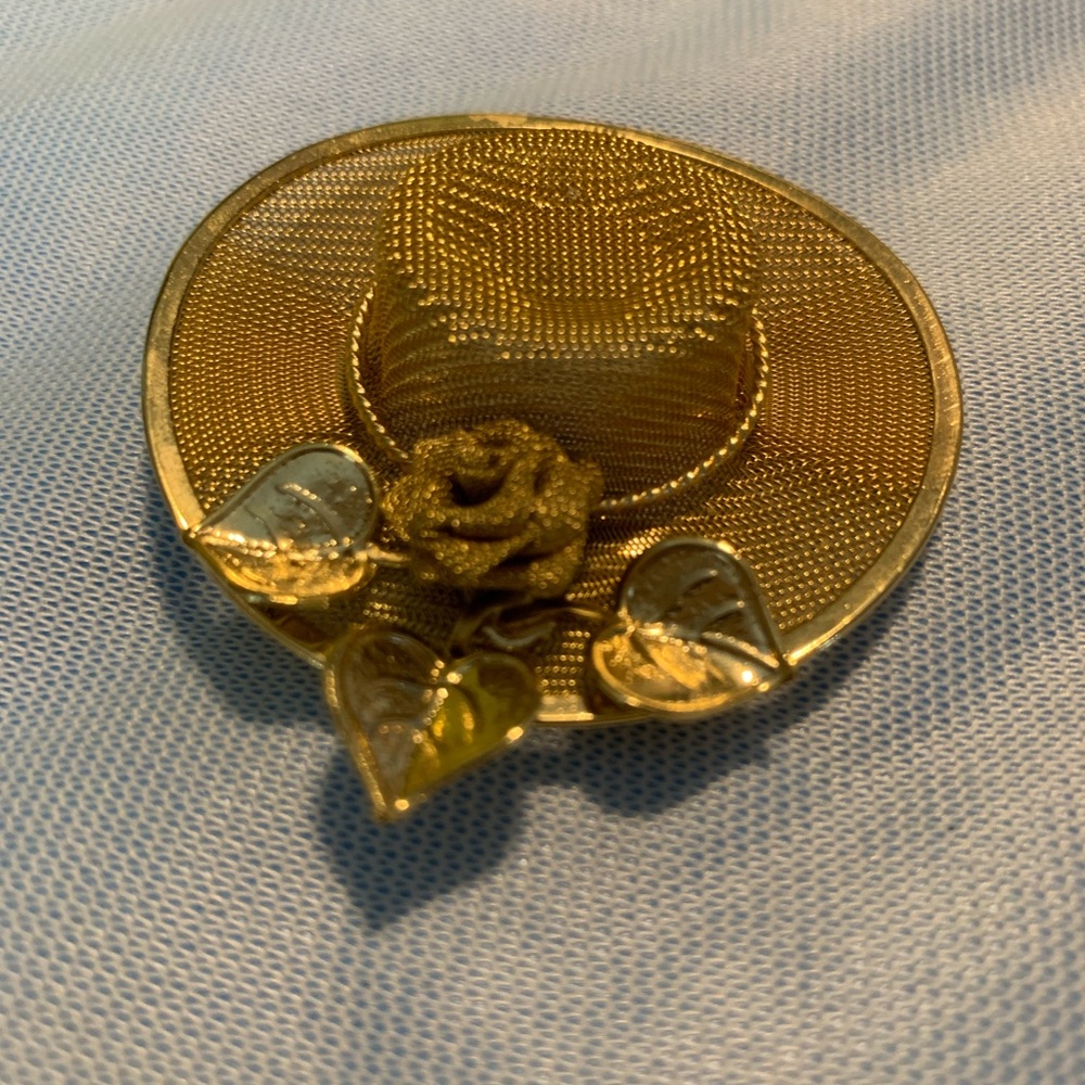 Elegant Gold Hat Brooch with Rose and Heart Accents